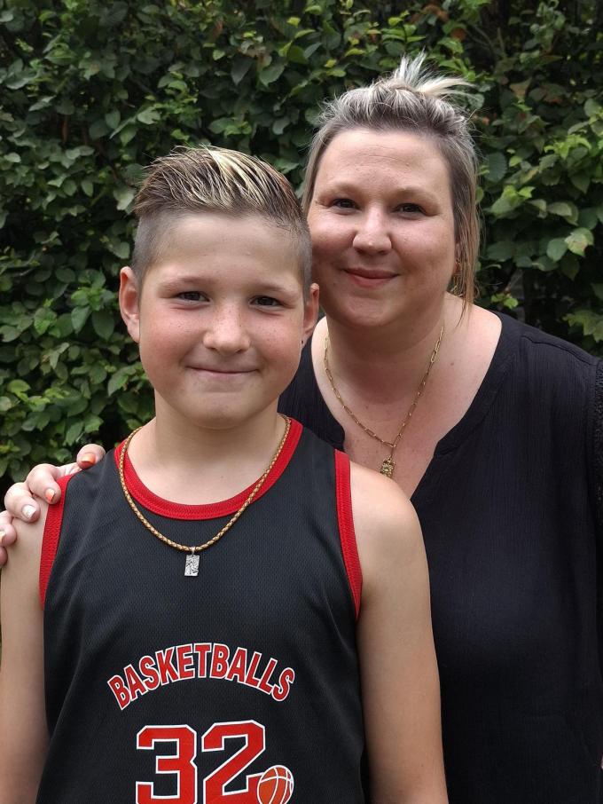 Tina en haar zoon Brandon.