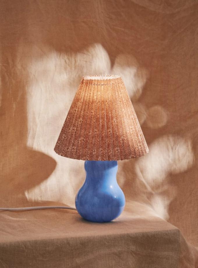 Blauw lampje met bloemenprint