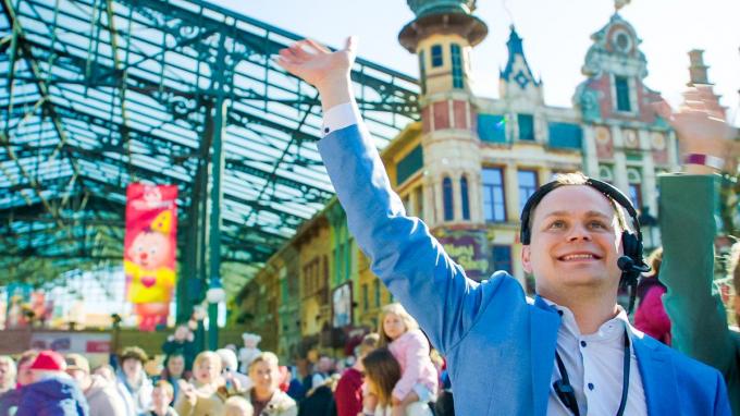 In een nieuwe reeks krijgen we een blik achter de schermen van Plopsaland.