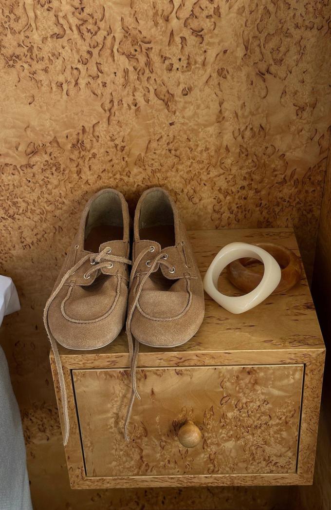 Beige bootschoenen in suède