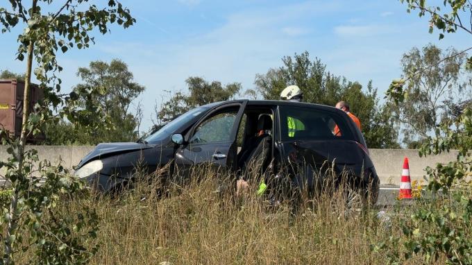 Dinsdagmiddag even na 12 uur gebeurde op de E403 net voorbij de oprit van Ruddervoorde een ongeval.