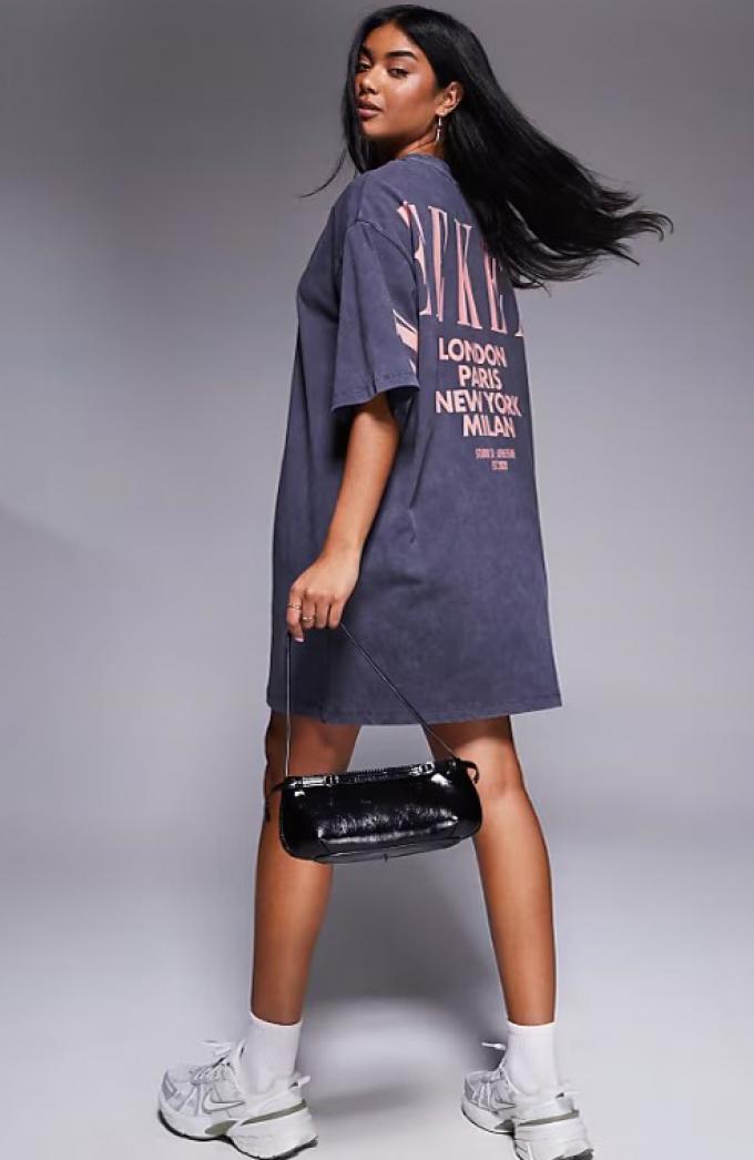 Antracietgrijze T-shirt dress met print 