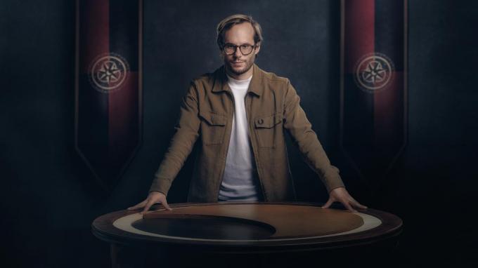 Na elke aflevering blikt Vincent Fierens terug, maar uitzonderlijk blikt hij ook vooruit straks.
