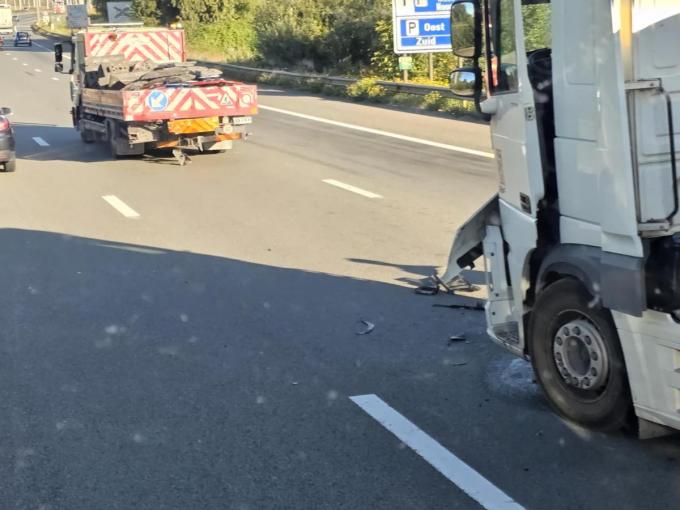 Twee vrachtwagens zorgden voor een kop-staartaanrijding in Oostkamp.
