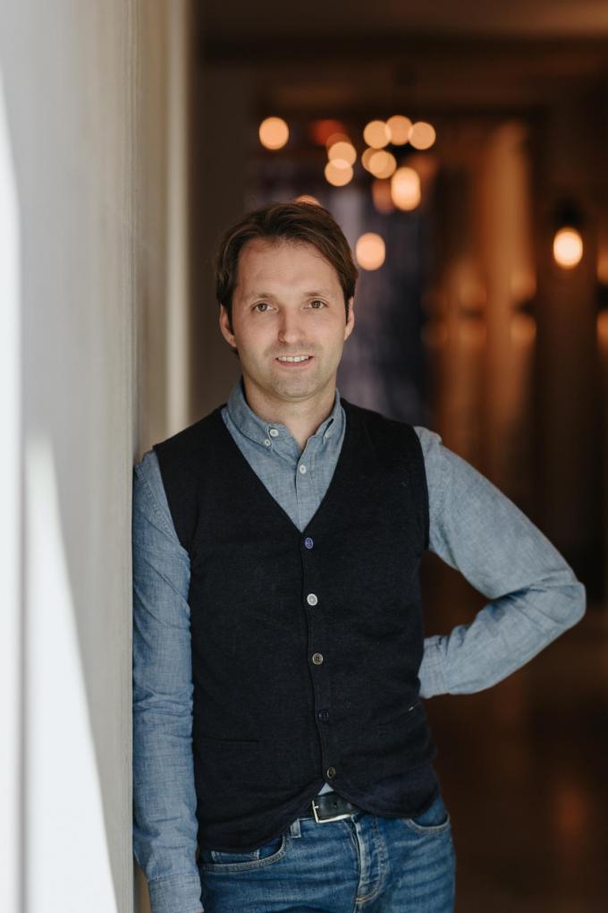 Kevin Vanhaverbeke: “Ik werd opgevoed met de gedachte dat je beter even kunt sparen om een degelijk en mooi product te kunnen kopen, dan minder kwalitatieve spullen die snel kapot of gedateerd zijn.” (gf)
