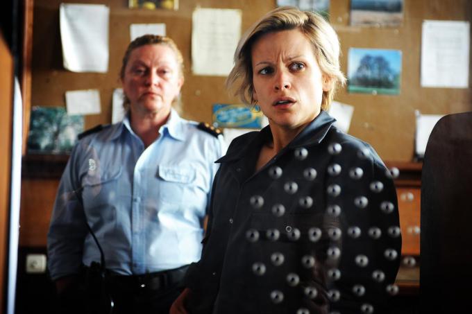 Ingrid De Vos (Ria Vermassen) met Veerle Baetens (Hannah Maes) in het tweede seizoen van Code 37 begin 2013.