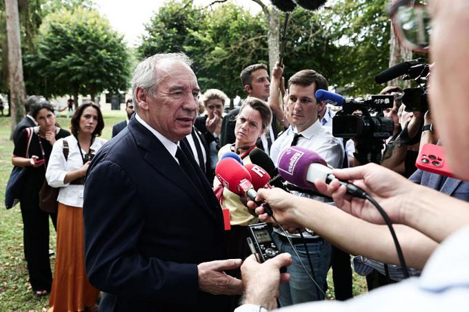 Frankrijk opnieuw in crisis: regering-Bayrou wankelt over staatsschuld