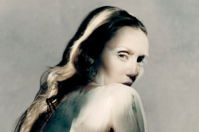 Miley Cyrus immortalisée par Paolo Roversi pour Maison Margiela - DR