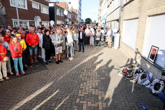 De stille mars eindigde op de plek van de moord.