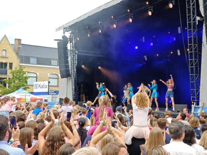 Een volle Grote Markt voor K3.