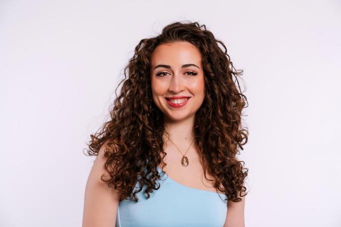 Mona-Lisa houdt zich bezig met audities, sociale media, haar bedrijven en de verkiezing van Miss West-Vlaanderen.