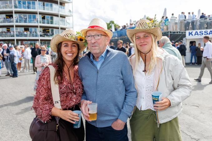 Zoë Kennof, Jules Galle en ?Emma De Landsheere uit Serskamp.