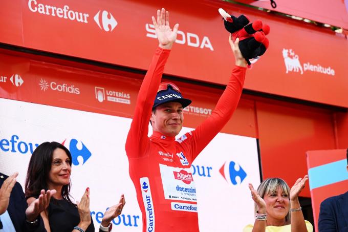 Met Jasper Philipsen won Jens Keukeleire als ploegleider meteen de openingsrit in deze 80ste Ronde van Spanje. “2024 was het jaar waarin ik besefte dat ik dit heel graag doe, 2025 is het jaar waarin ik besef dat ik nog veel moet leren.”