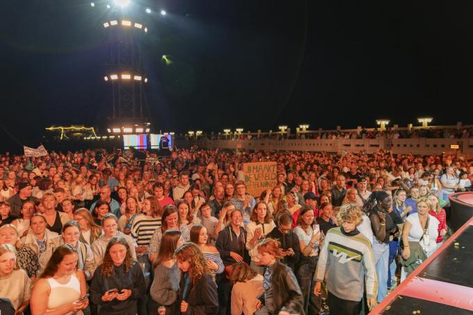 Ook talrijke van haar fans waren present.