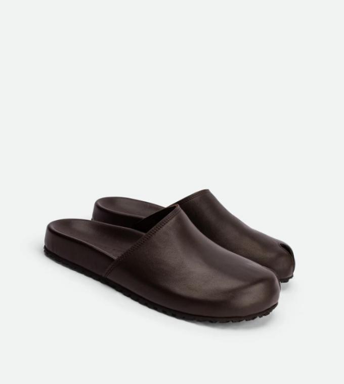 Taupe-kleurige clogs met split-toe