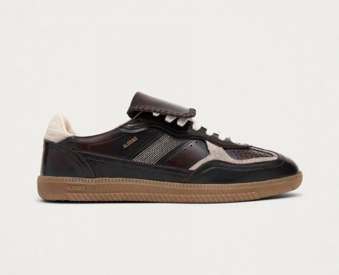 Leren sneaker met tong en strepen