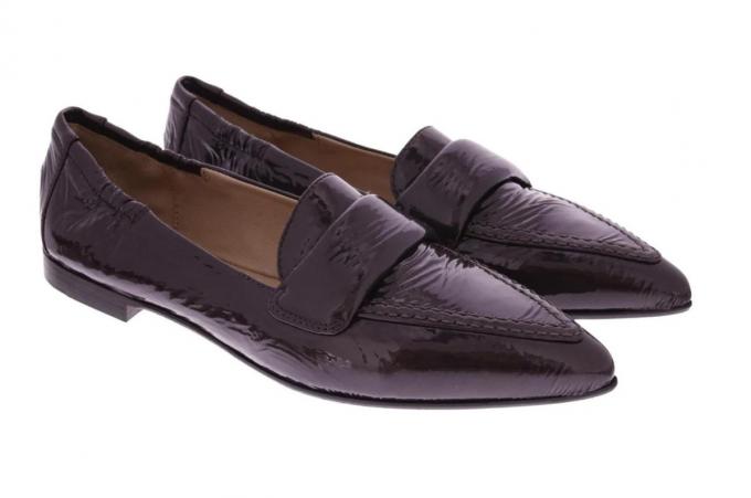 Laqué loafers in auberginepaars