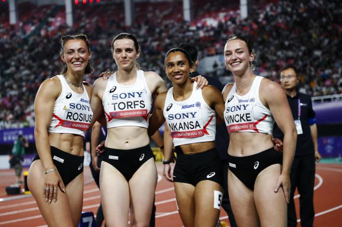 De 4x100m-damesploeg: Rani Rosius, Lien Torfs, Delphine Nkansa en Rani Vincke.