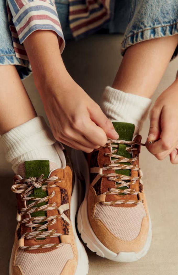Beige sneakers met luipaardprint