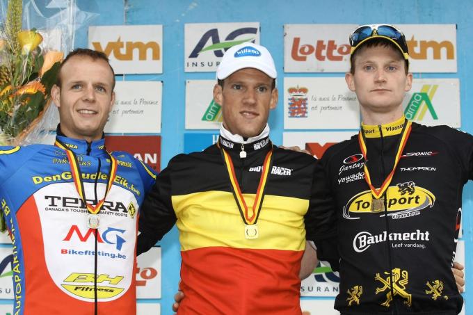 Joeri Calleeuw (rechts) nam als eliterenner zonder contract deel aan de Ronde van Rwanda. (foto Belga)