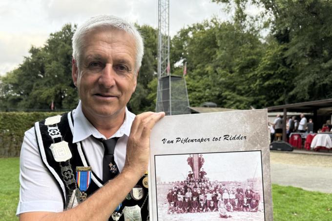 Hans Van Bockstael (64) schreef een boek over zijn schuttersgilde: ‘Van Pijlenraper tot Ridder’.