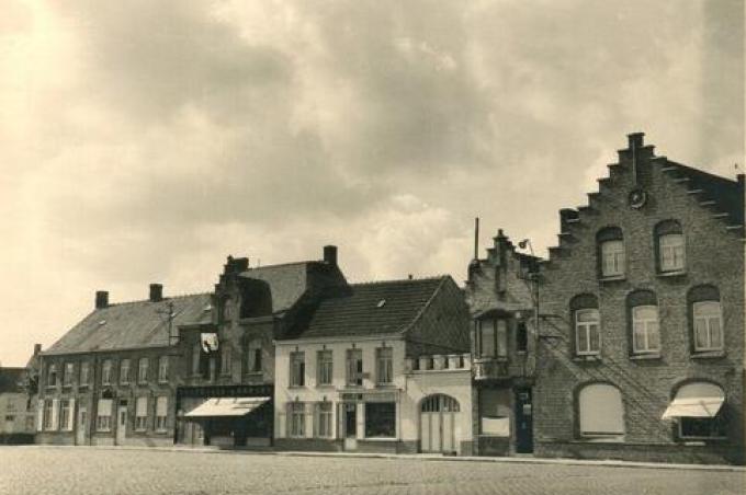 Het gebouw toen het nog dienst deed als postkantoor.