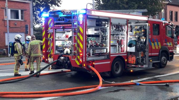 De brand ontstond in een appartementencomplex langs de Blankenbergse Steenweg. De brandweer was meteen ter plaatse.