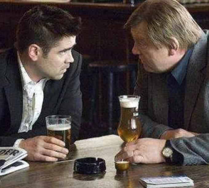 Colin Farrell en Brendan Gleeson tijdens een scène in ‘t Zwart Huis voor de film In Bruges