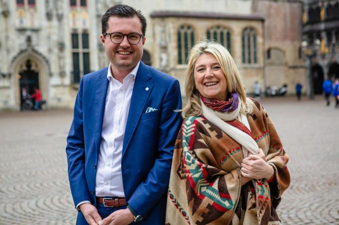 “Een nummer twee op de lijst wilde per se de nummer één worden. Hij voerde zelfs een fluistercampagne tegen me.” Mercedes Van Volcem, samen met Jasper Pillen.