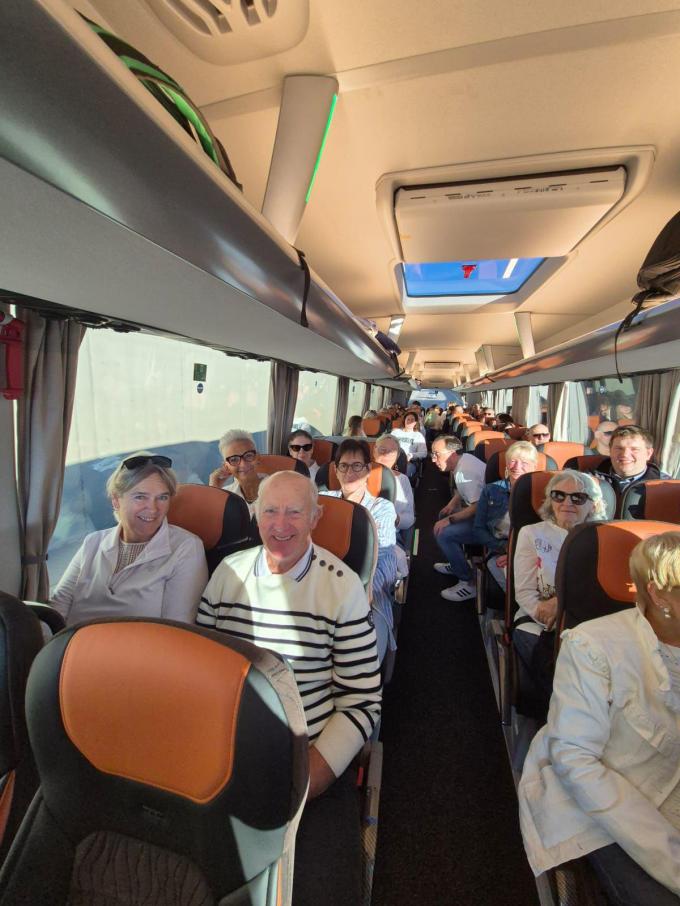 Met de bus naar Pairi Daiza.