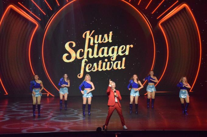 Are U Famous, samen met Christoff op het podium van het Kustschlagerfestival.