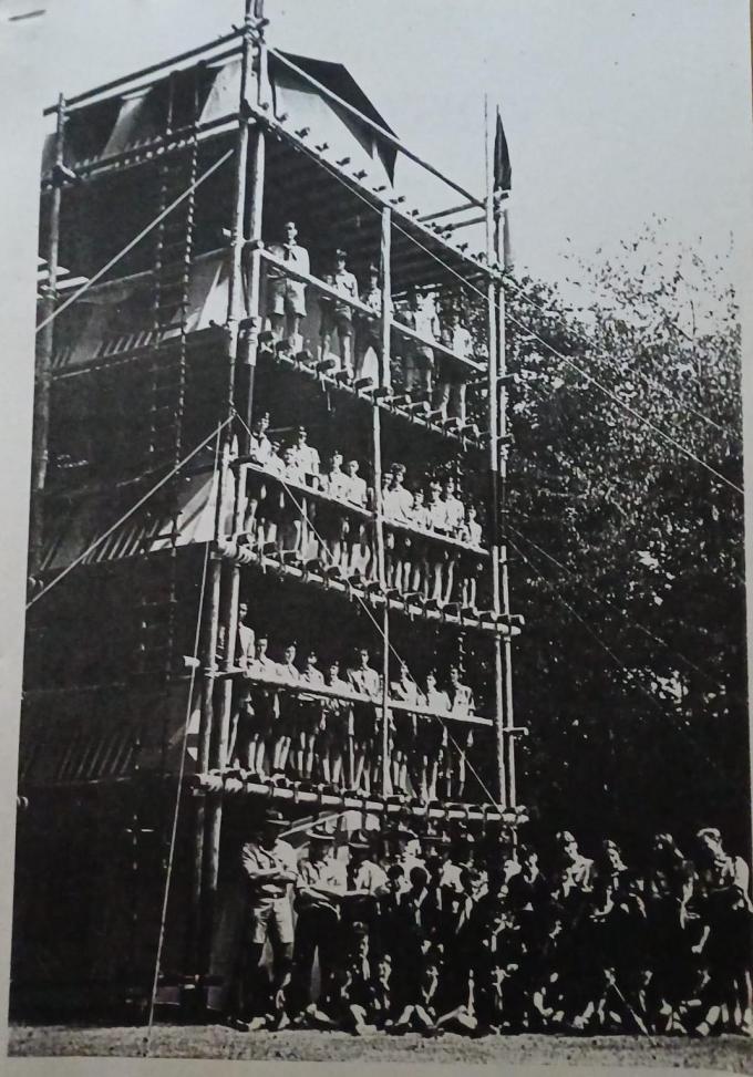 De Torre werd in het jaar 1995 gebouwd op groepskamp in Sint-Joris-Weert. (gf)