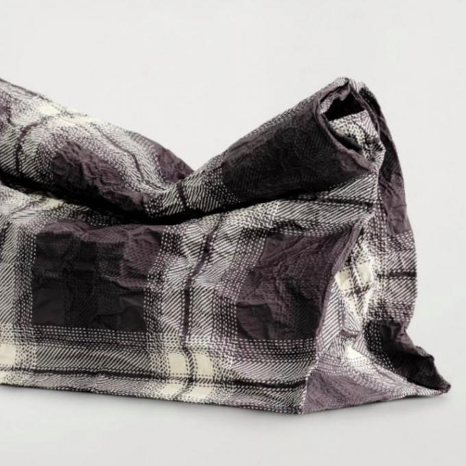 Pochette oversize à carreaux