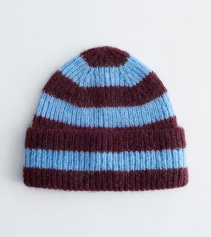 Bonnet rayé bleu et bordeaux