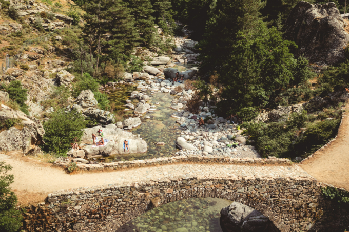 La Corse fait partie des destinations européennes où c'est encore l'été en octobre - Unsplash (Christian Lendl)