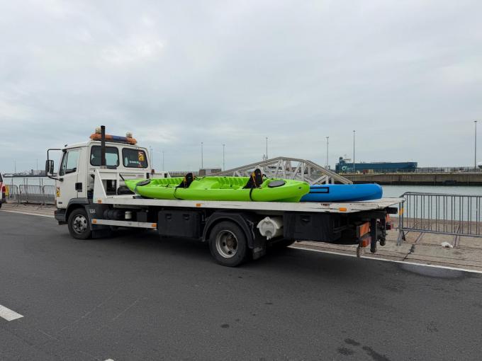 Vrijdagmorgen is de scheepvaartpolitie de in beslag genomen bootjes van Greenpeace dan komen ophalen. Wat er met hun bootjes te gebeuren staat, is nog niet duidelijk.