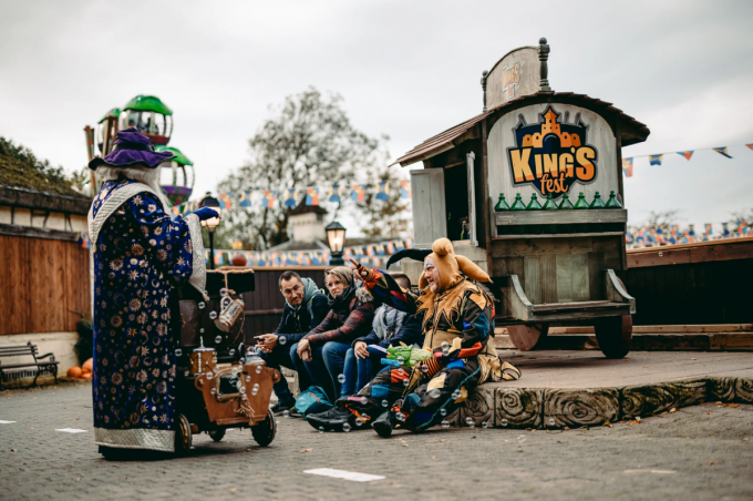 Doorheen het park is er animatie voorzien zoals King's Fest.