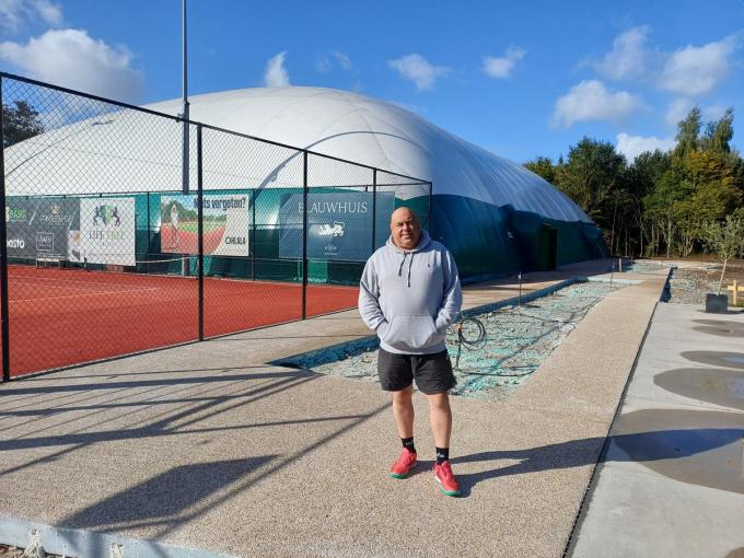 Herbert Herreman voor de ballon over de nieuwe tennisterreinen. Op de zone tussen tennis en padel komt er nog extra groen.