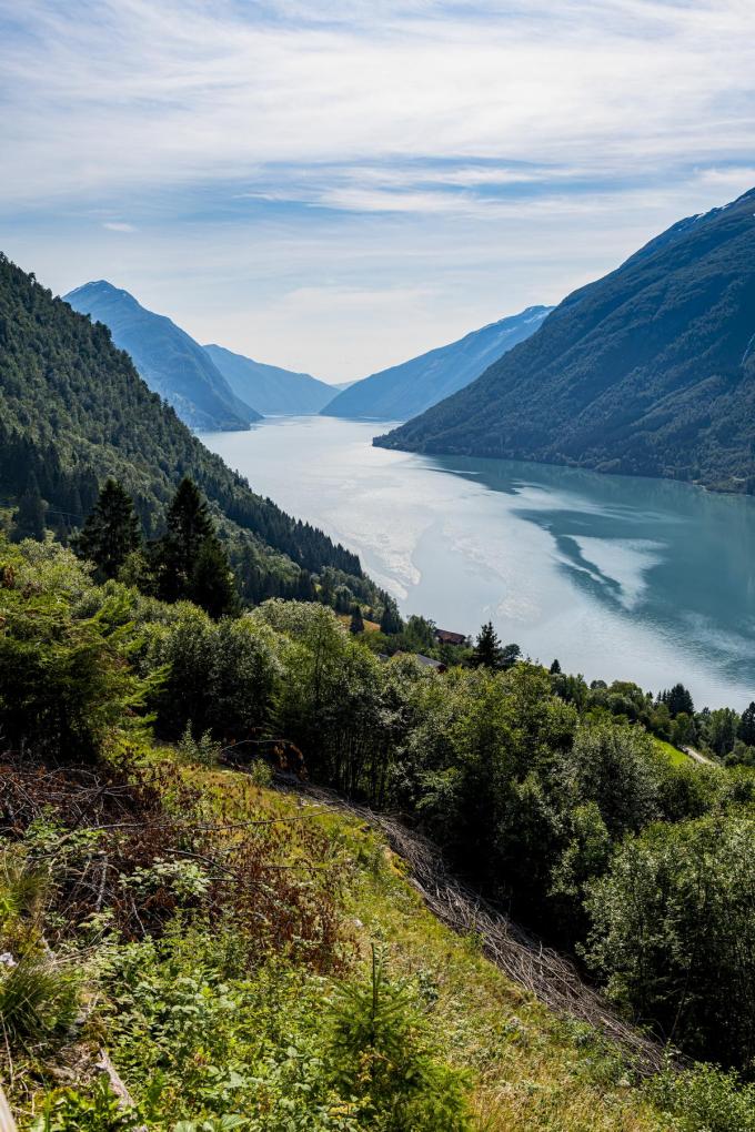 De fjordencruise leidt ons langs de Aurlandsfjord, een indrukwekkend stukje Unesco Werelderfgoed. (foto Getty)