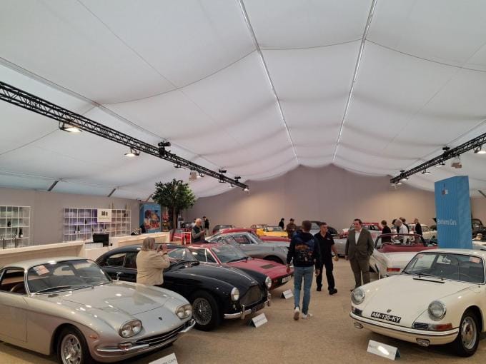 Een beeld van de hal van veilinghuis Bonhams.