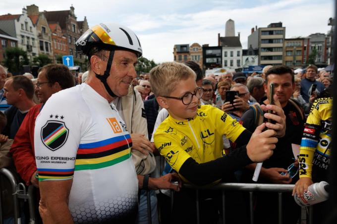 Johan Museeuw kruipt nog regelmatig op de fiets, zoals hier tijdens de Gentlemen Classic van het na-Tourcriterium van Roeselare, eind juli.