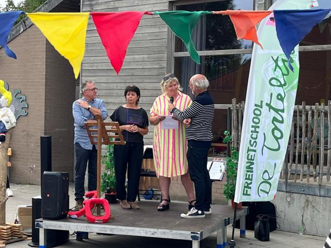 Het feestjaar ging van start op?14 september met Déjeuner sur l'Herbe. De oprichters van de school, Philippe, Marijke en Els - Cindy was aanwezig in gedachten - kwamen naar voor in een talkshow en ook schepen Loes Vandromme was erbij.