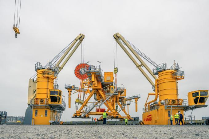 De constructies, met een gewicht van 150 ton, werden tijdens het weekend op het schip geladen en op 13 oktober verscheept naar hun eindbestemming Benghazi in Libie.