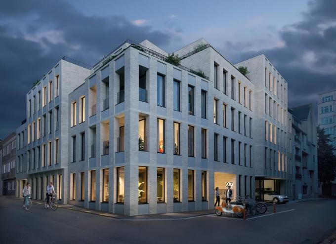 “De ritmiek van de raampartijen zorgt voor een gefilterde lichtinval en een uitgesproken stedelijke look”, aldus architect Steven Vandenborre.