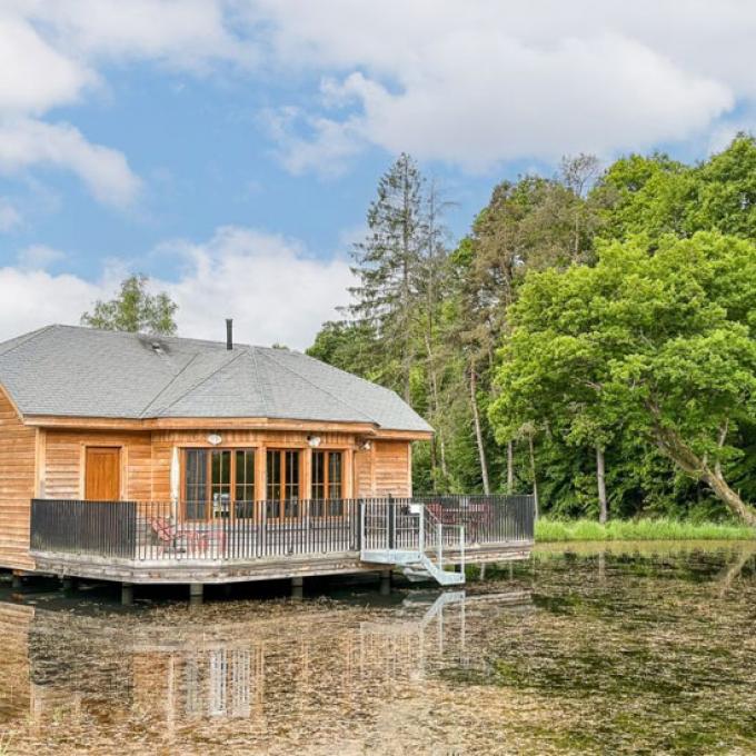 Paalwoning op vijver in Vencimont