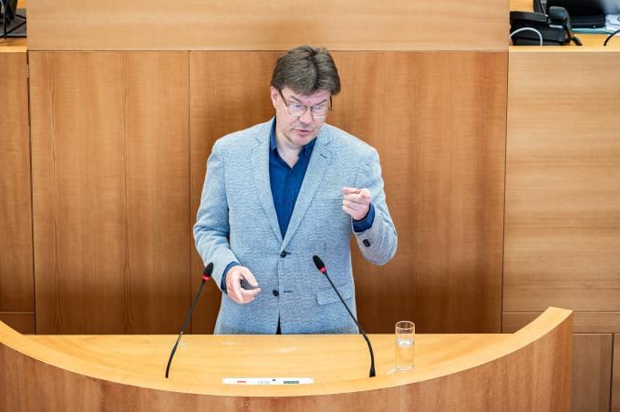 Le ministre bruxellois Sven Gatz (Open VLD) démissionne pour raison de santé: un noeud politique?