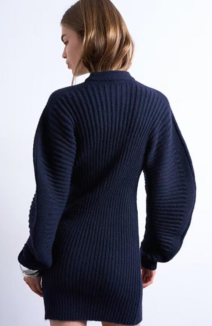 Donkerblauwe trui-jurk met bombastische mouwen