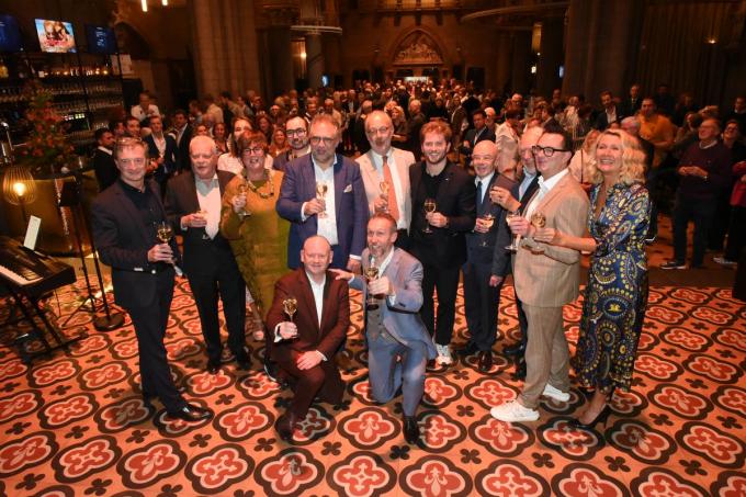 Vooraan Nico en Dirk met de talrijke sprekers.