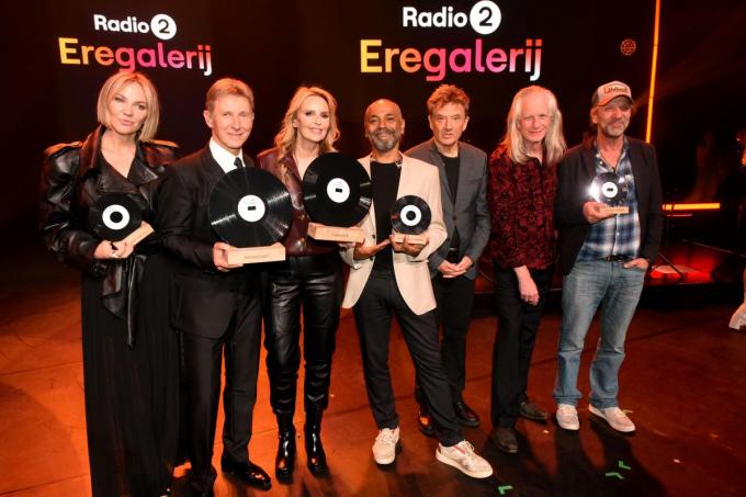 De laureaten op één rij.