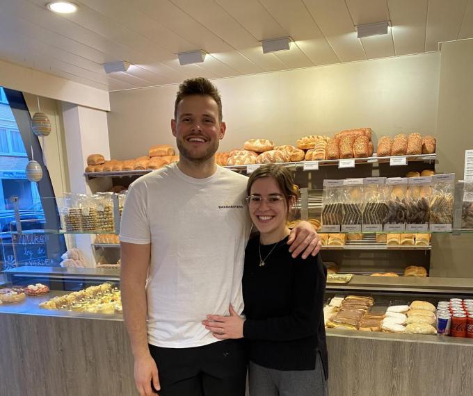 Ingrid en Filip van Bakkerij Van Ostaede uit Herentals. “We bieden De Zondag al aan vanaf de eerste editie.” (foto Bala)